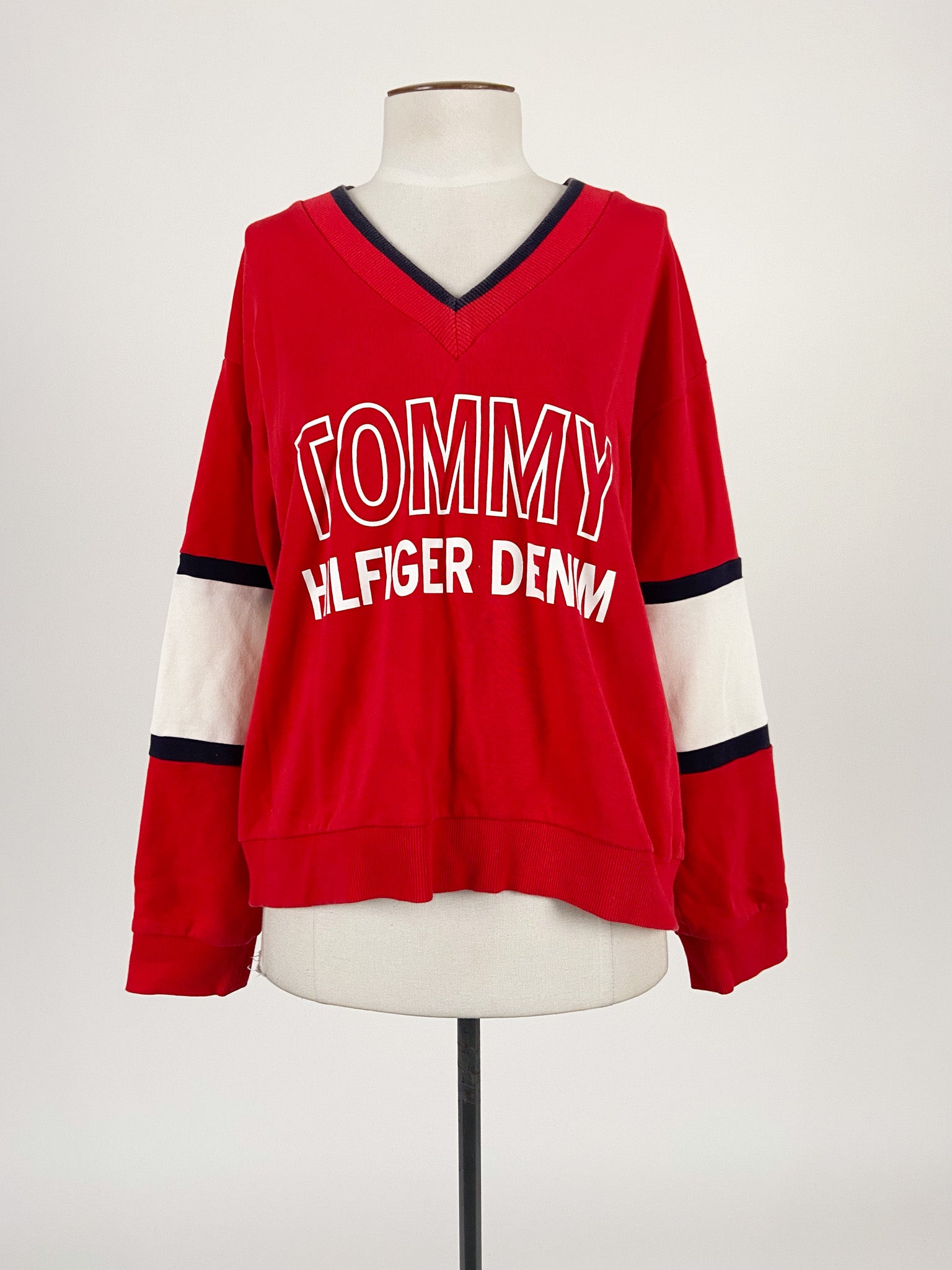 Red tommy 2025 hilfiger jumper