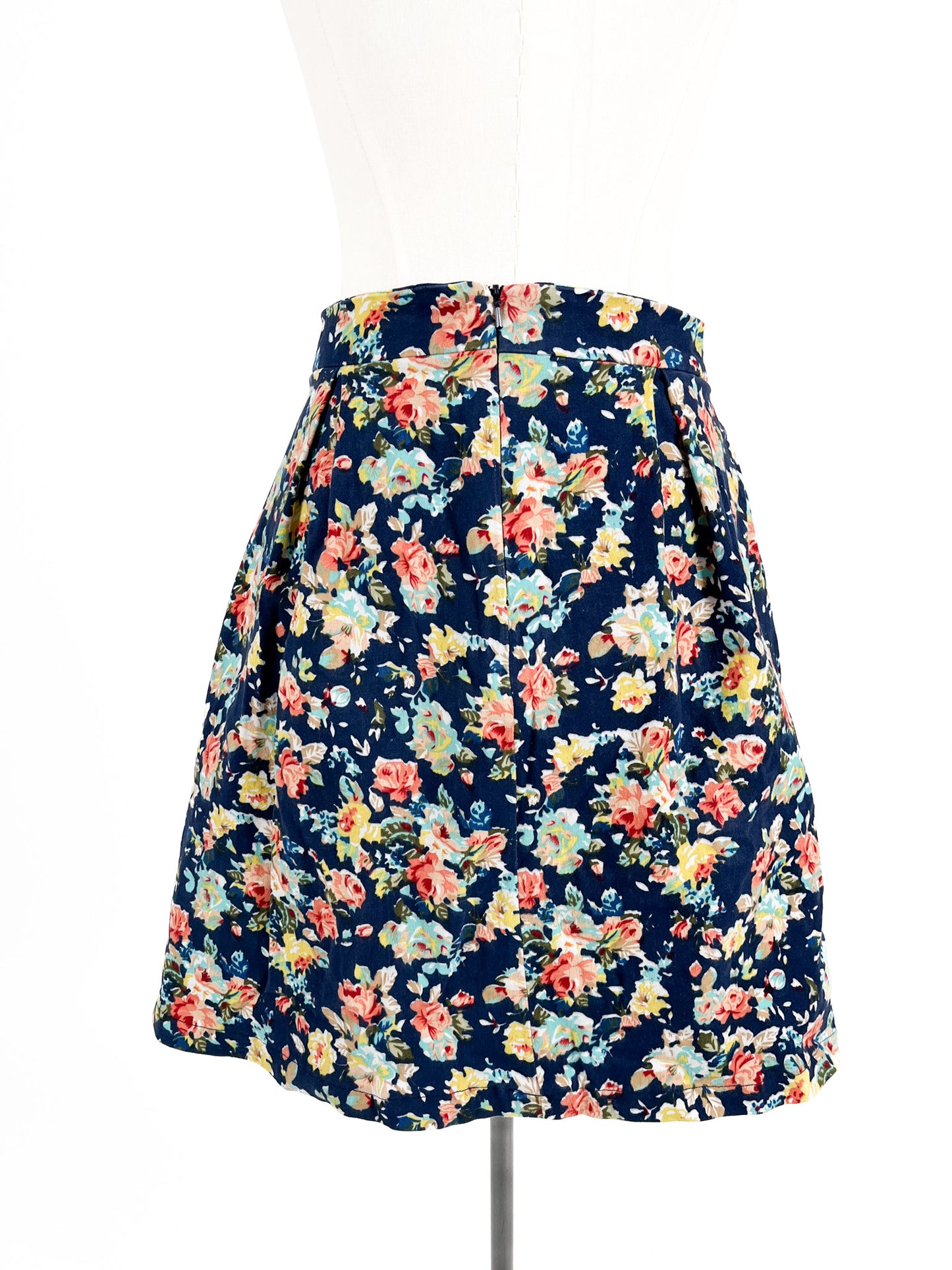 Bebe Tailor | Multicoloured Casual Skirt | Size 6