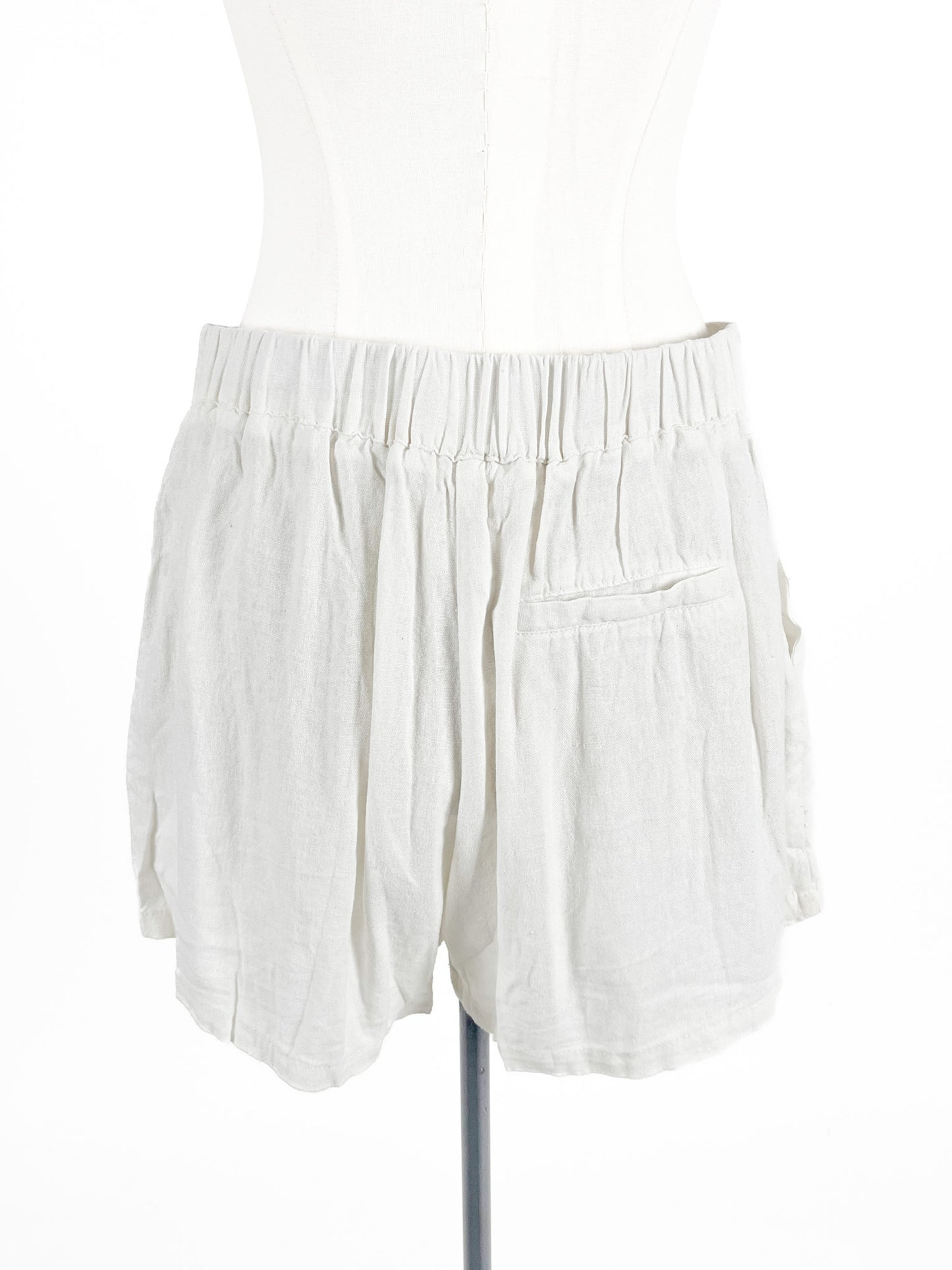 Pull & Bear | White Casual Shorts | Size M