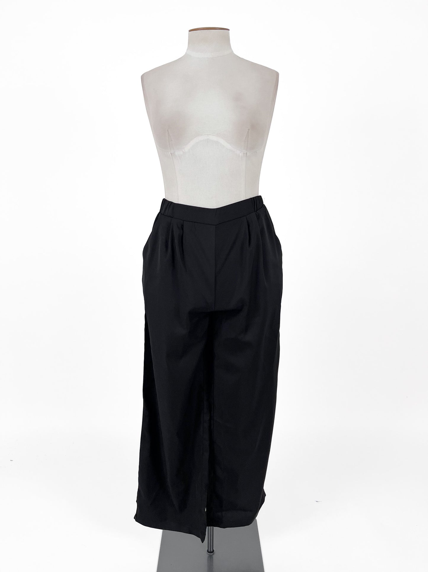 Unknown Brand | Black Straight fit Pants | Size M