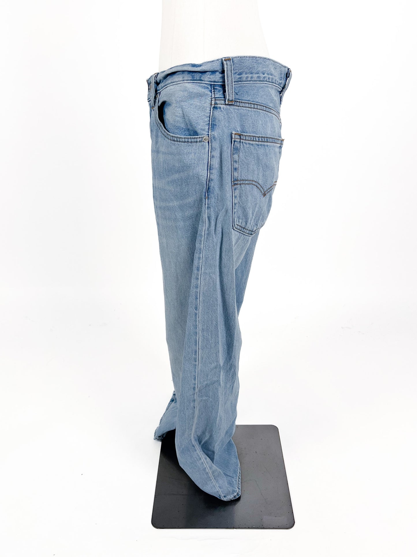 Levi - Blue Jeans (Size M)
