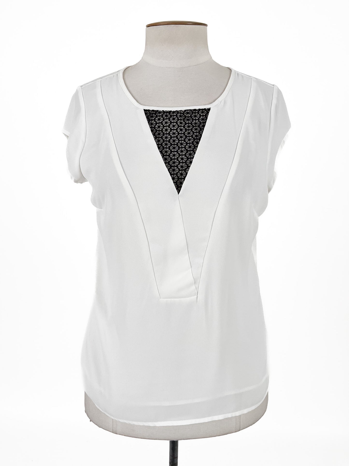 Jacqui.E | White Casual/Workwear Top | Size M