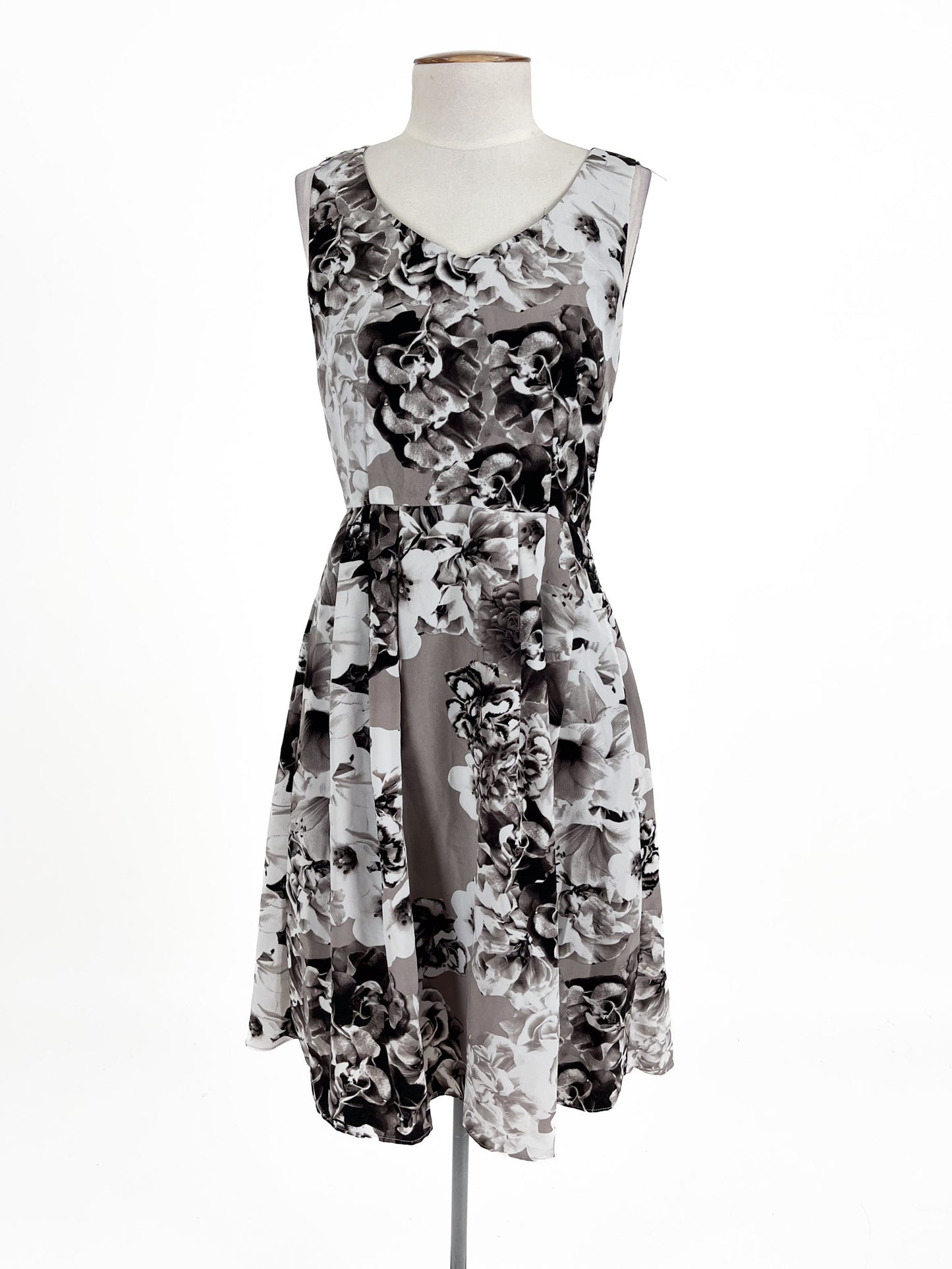 Jacqui.E | Grey Dress | Size 6