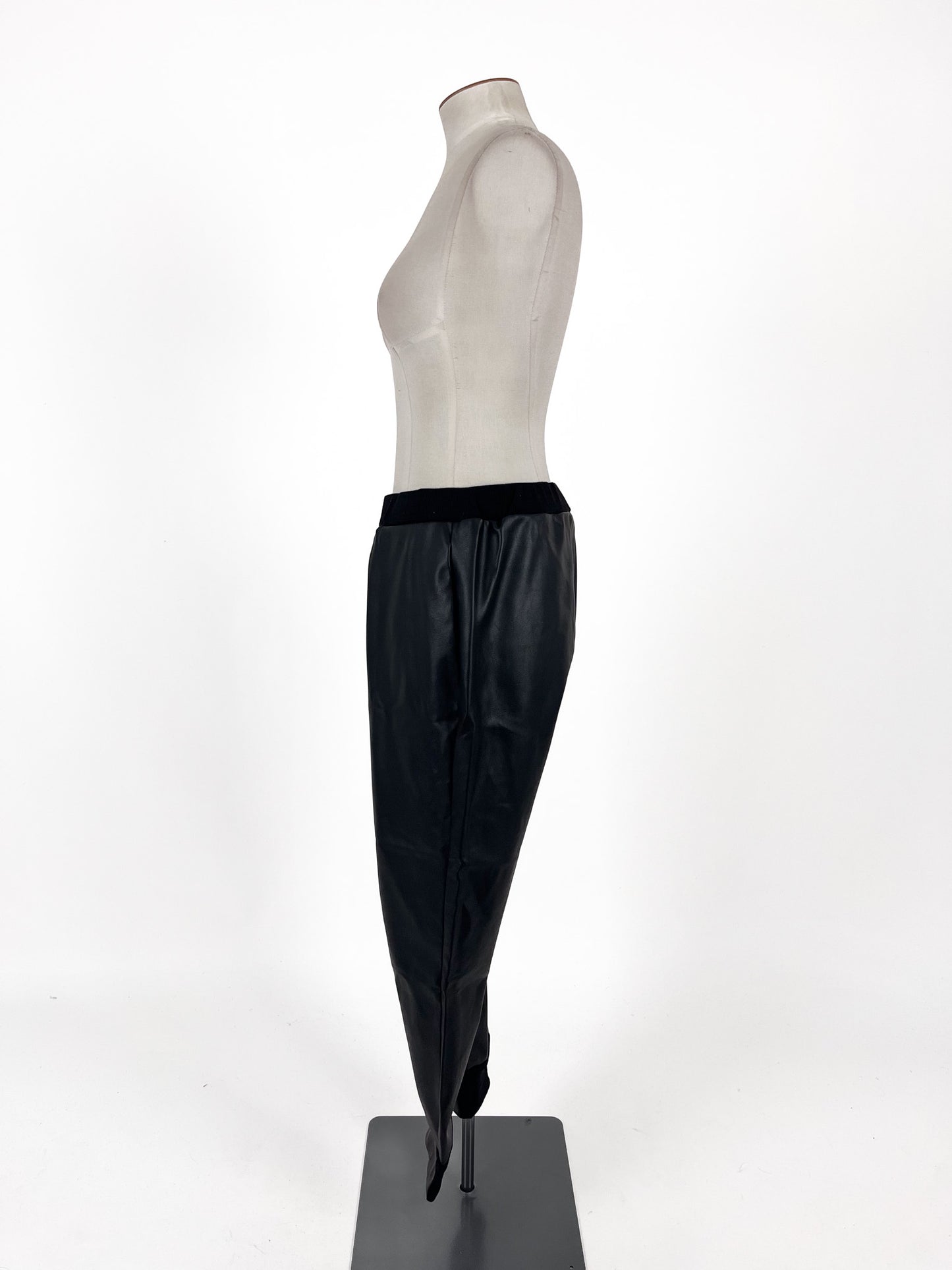 Nes Boutique | Black Casual Pants | Size L