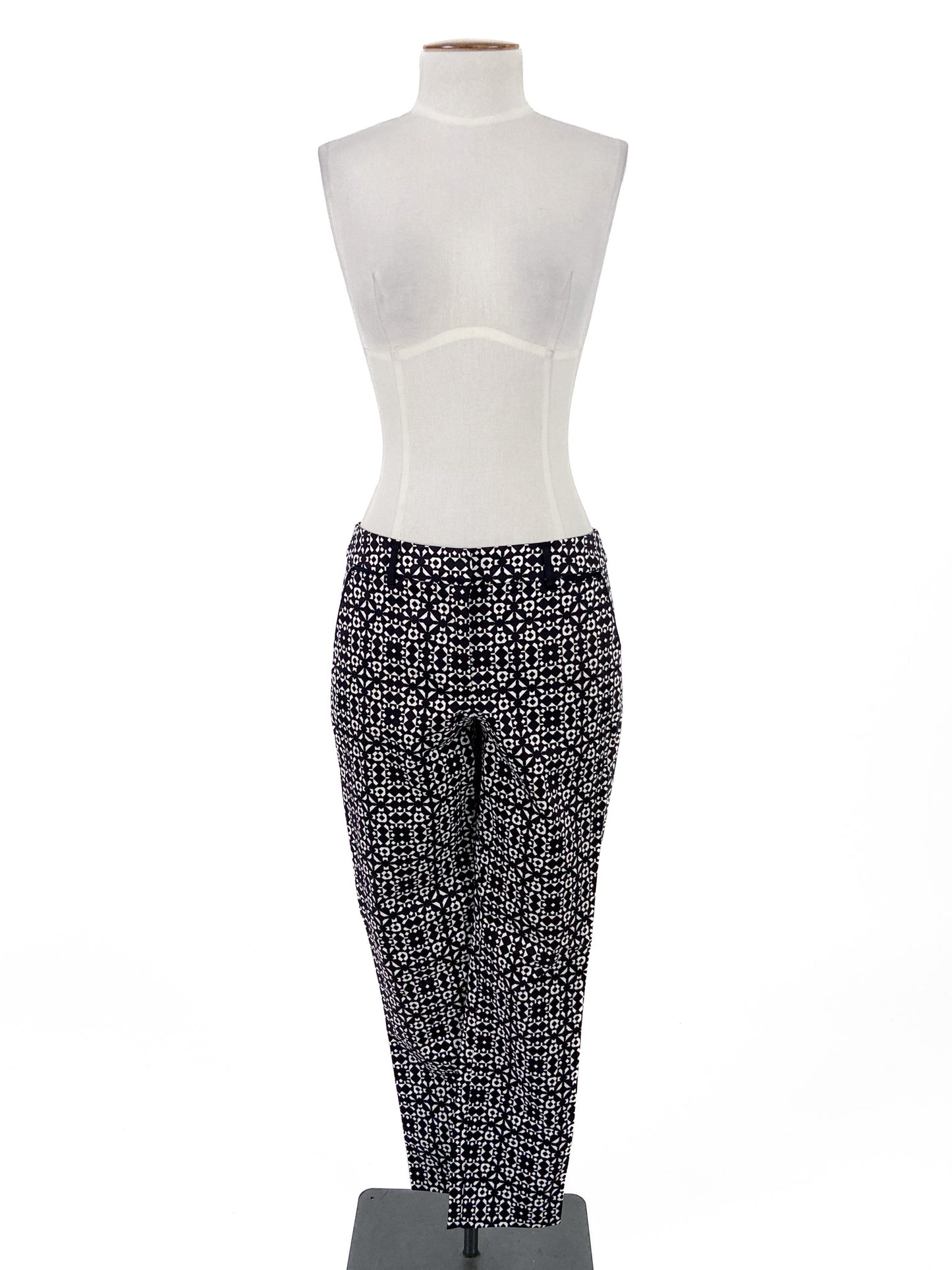 Jacqui.E | Black Cropped Pants | Size 6
