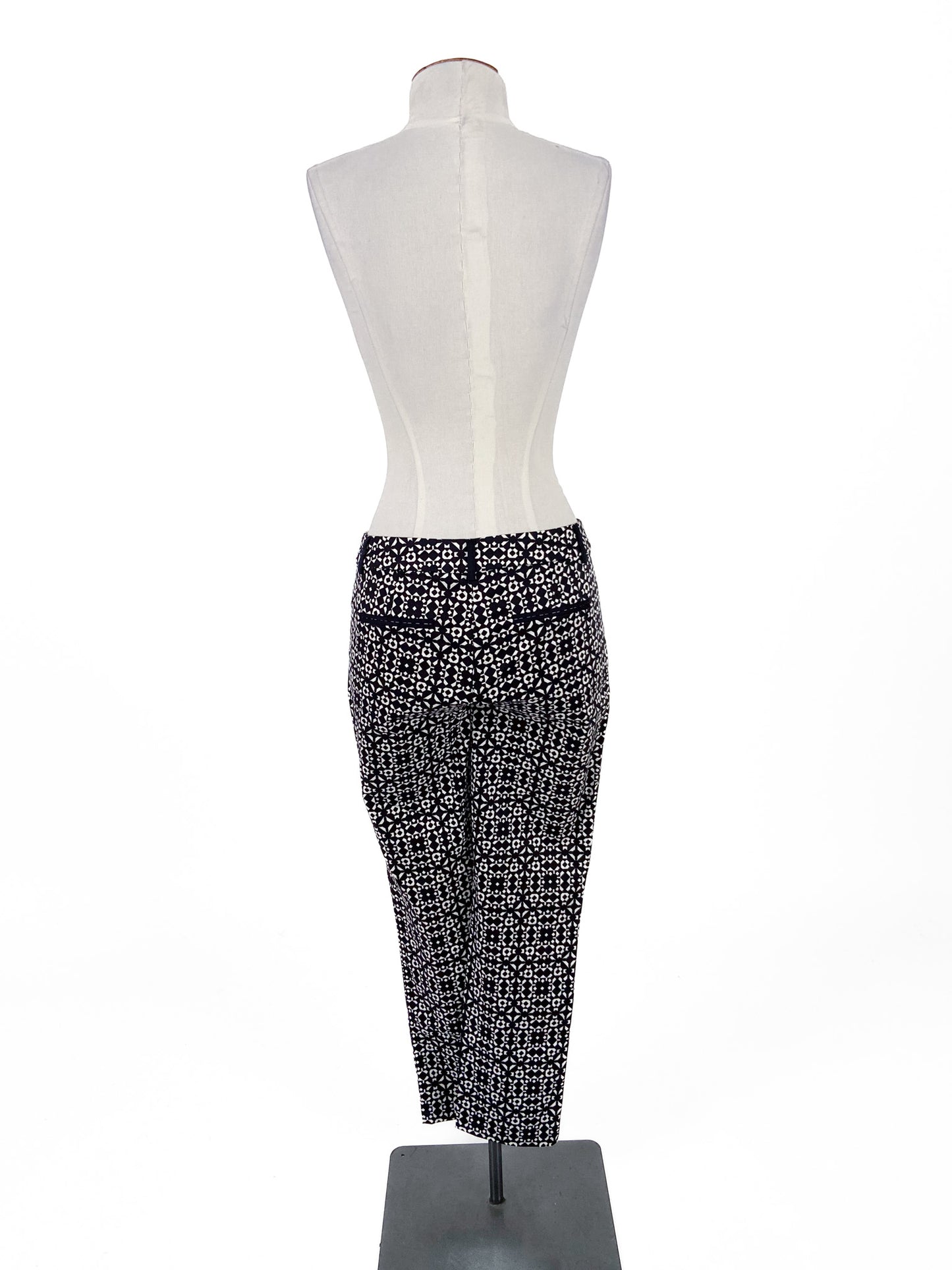 Jacqui.E | Black Cropped Pants | Size 6