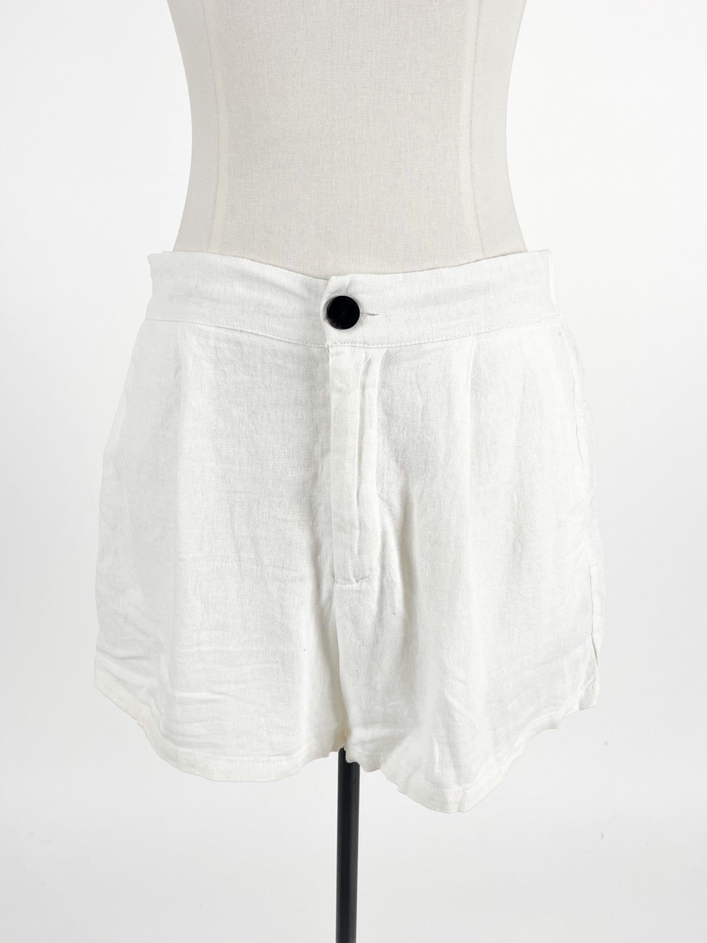 Pull & Bear | White Casual Shorts | Size M