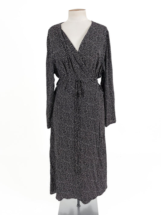 Atmos & Here | Black Casual Dress | Size 26