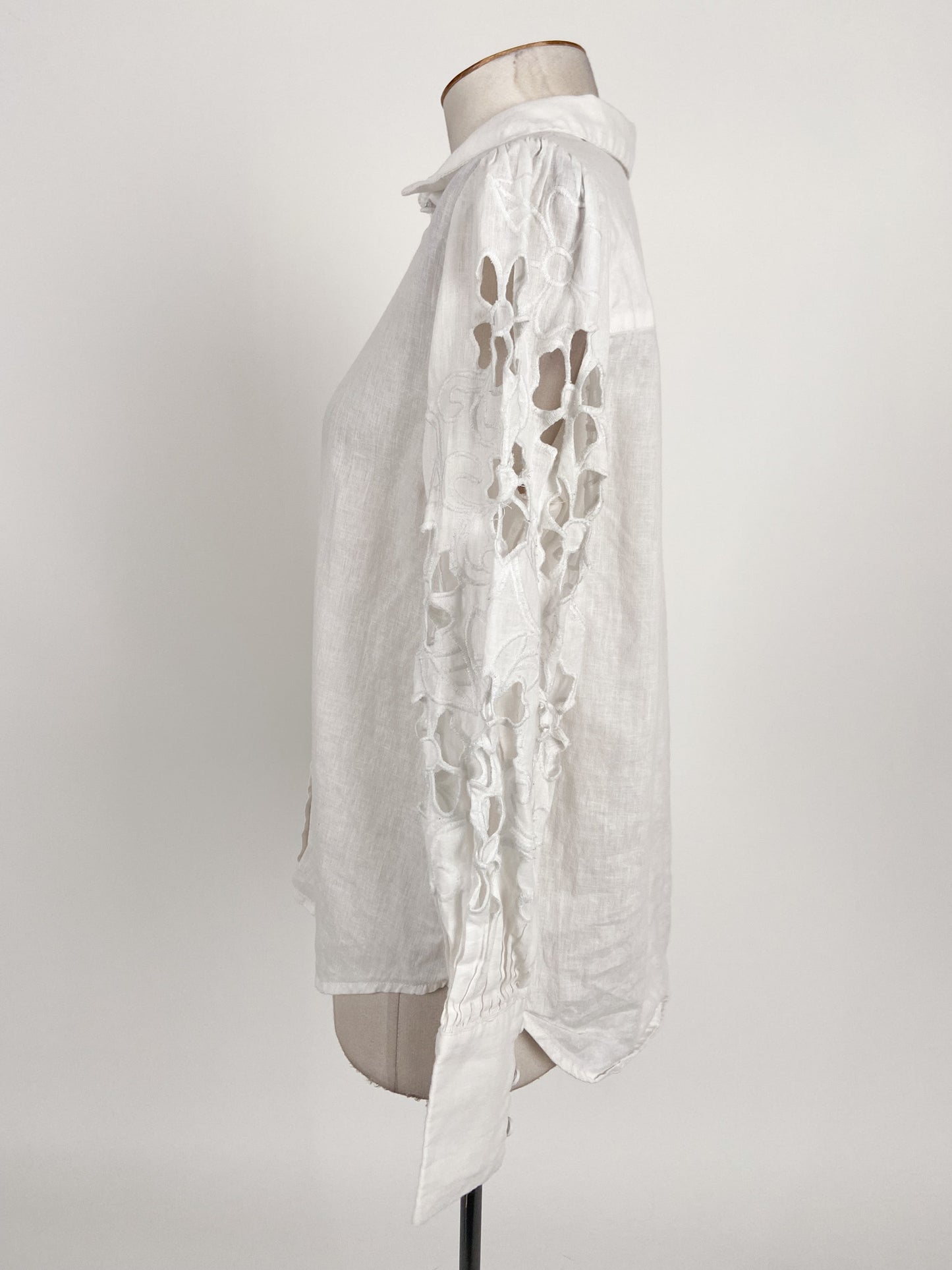 Decjuba | White Casual/Workwear Top | Size 8