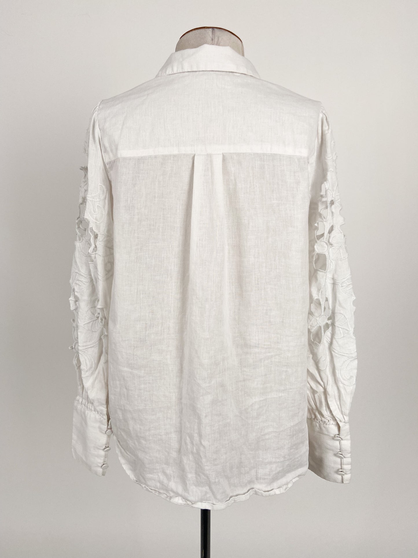 Decjuba | White Casual/Workwear Top | Size 8