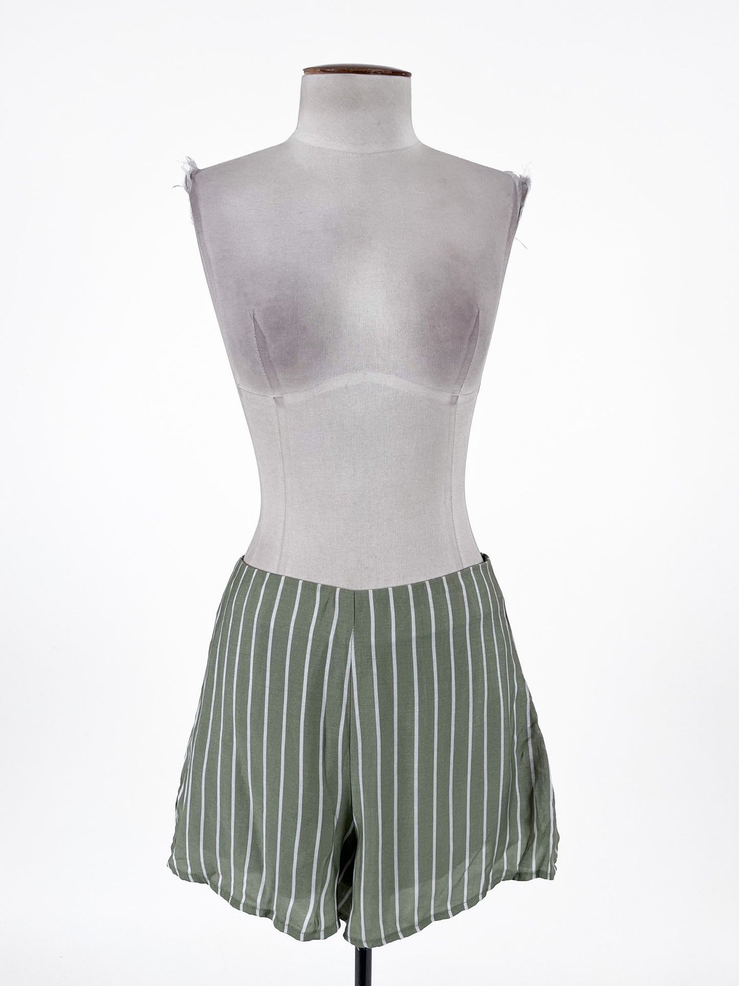 Perfect Stranger | Green Casual Shorts | Size 10